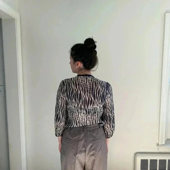 ANTHROPOLOGIE FEI 100% SILK Balloon Sleeve navy Sheer button down Blouse Sz 2 - Picture 7 of 7